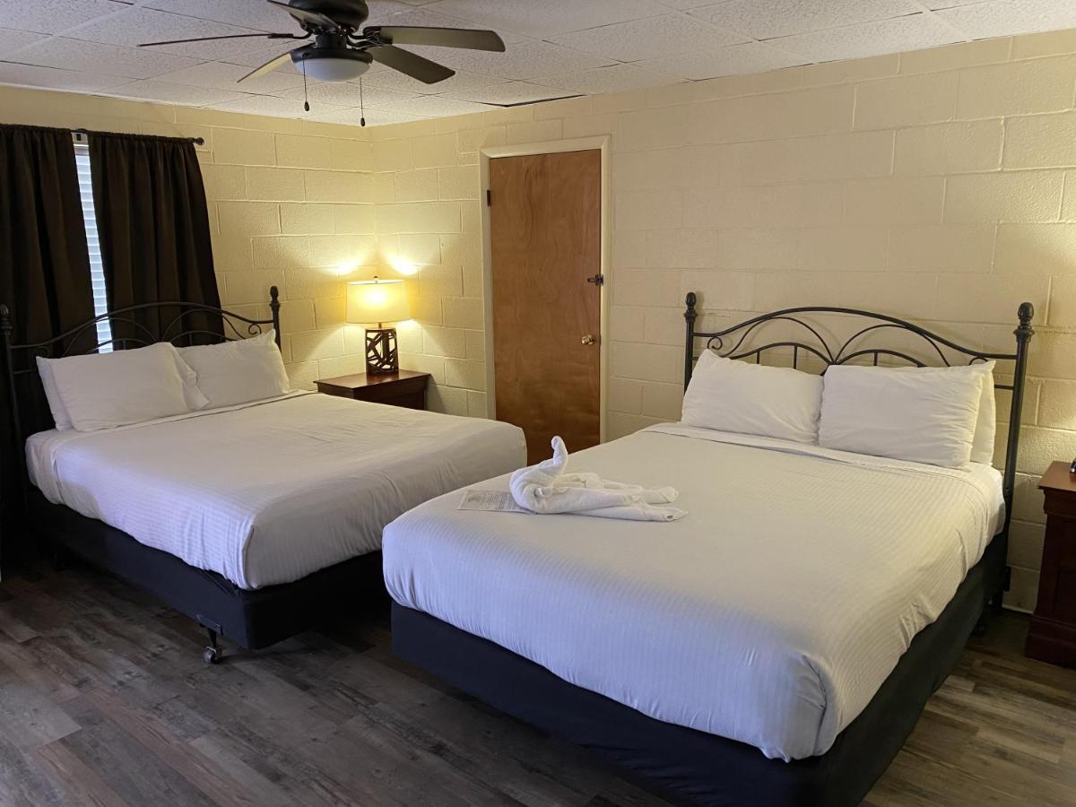 Ji11, Queen Guest Room At The Joplin Inn At The Entrance To Mountain Harbor Resort Hotel Room Mount Ida Buitenkant foto
