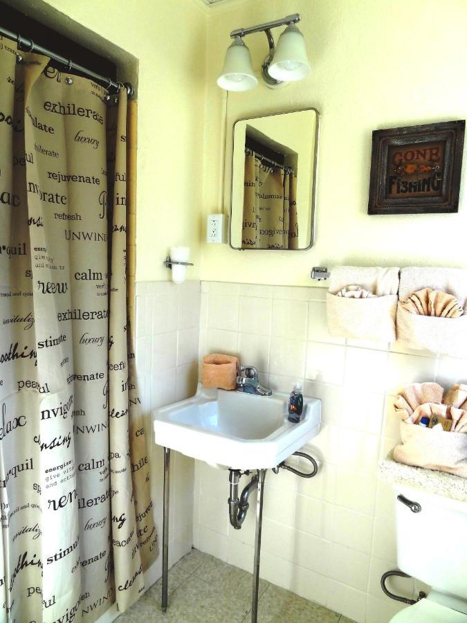 Ji11, Queen Guest Room At The Joplin Inn At The Entrance To Mountain Harbor Resort Hotel Room Mount Ida Buitenkant foto